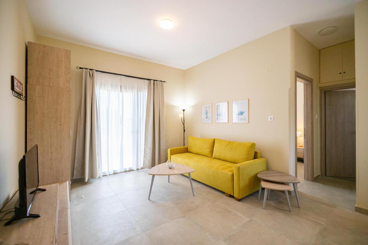 Varkes Suites 1 Nea Poteidaia Exterior foto